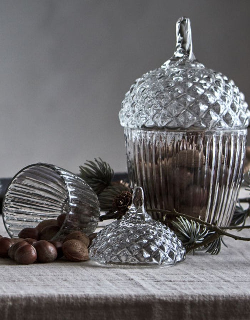 Mundgeblasene Aufbewahrung Romance Autumn M von Affari of Sweden aus klarem Glas mit Deckel, Ø 10 × H 16 cm.
