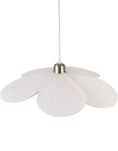 Laden Sie das Bild in den Galerie-Viewer,  Strömshaga Deckenlampe Daisy in Beige mit floraler Form aus Baumwolle und Eisen, Durchmesser 53 cm.
