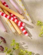 Laden Sie das Bild in den Galerie-Viewer, Kerze ø 1,3cm H20cm Gestreift I Rot / Rosa
