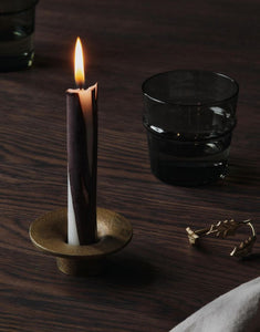 Ferm Living Kerzen Duo Dark Chocolate – handgetropfte Stabkerzen in Braun, Ø 2 × H 30 cm, Set aus 2 Stück.