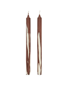 Ferm Living Kerzen Duo Dark Chocolate – handgetropfte Stabkerzen in Braun, Ø 2 × H 30 cm, Set aus 2 Stück.