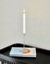 Laden Sie das Bild in den Galerie-Viewer, Kerzenhalter Anit von House Doctor aus Eisen mit Silber-Finish im industriell-eleganten Design.
