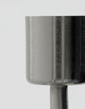 Laden Sie das Bild in den Galerie-Viewer, Kerzenhalter Anit 20cm I Silber-Finish
