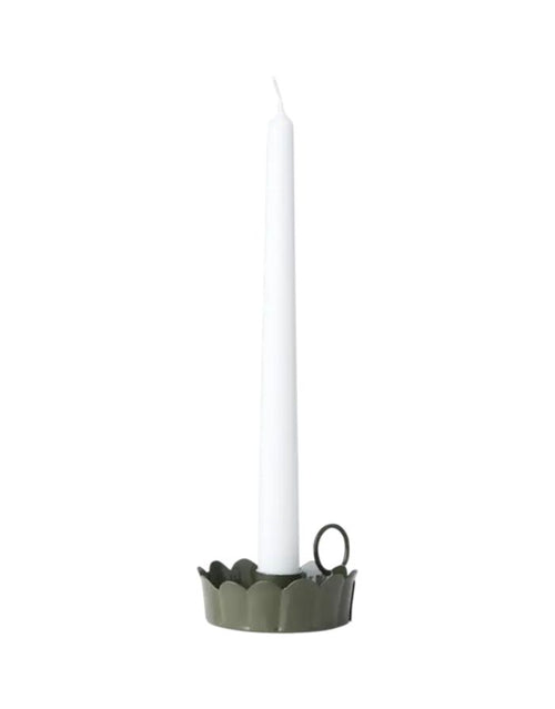 Grüner Kerzenhalter Oh Deer von Affari of Sweden aus Eisen für Stabkerzen mit einem Durchmesser von 2,2 cm., mit Kerze