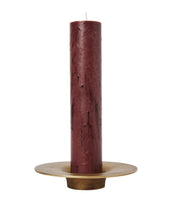 Laden Sie das Bild in den Galerie-Viewer, Ferm Living Soothe Kerzenhalter Brass – runder Blockkerzenhalter Ø 16 cm aus recyceltem Aluminium in Messingoptik.
