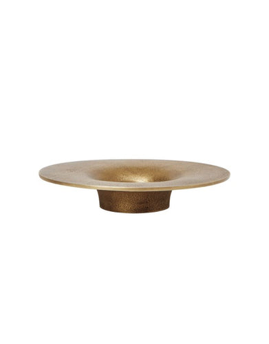  Ferm Living Soothe Kerzenhalter Brass – runder Blockkerzenhalter Ø 16 cm aus recyceltem Aluminium in Messingoptik.