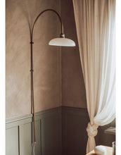 Laden Sie das Bild in den Galerie-Viewer,  Strömshaga Wandlampe Sofia Antique Brass White aus Eisen mit weißem Glasschirm und Textilkabel, Ø 65 cm, Höhe 140 cm.
