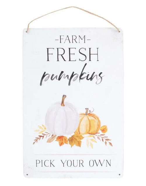 Herbstliches Metallschild Farm Fresh Pumpkins von Something Different mit Kürbis- und Blättermotiv und dem Schriftzug Pick Your Own.