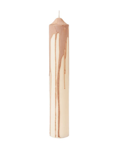 Ferm Living Dryp Stumpenkerze Beige – handgetropfte Kerze Ø 5 × H 30 cm aus Stearin mit 58 Stunden Brenndauer.