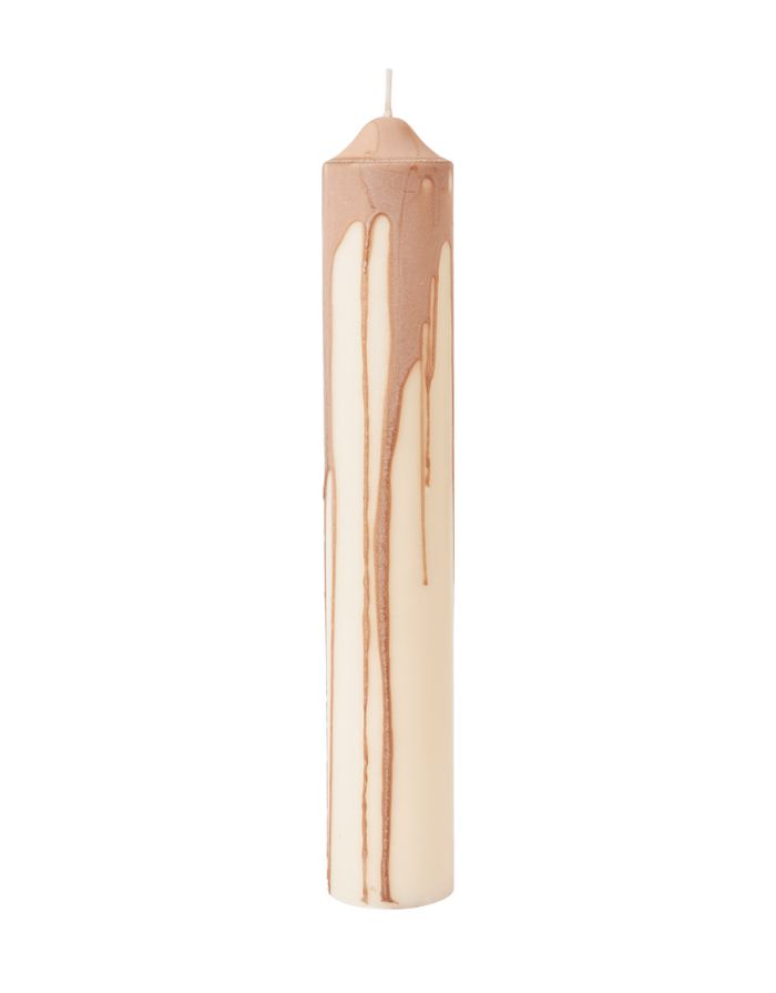 Ferm Living Dryp Stumpenkerze Beige – handgetropfte Kerze Ø 5 × H 30 cm aus Stearin mit 58 Stunden Brenndauer.