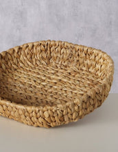 Laden Sie das Bild in den Galerie-Viewer, Ovales Tablett von Boltze aus Wasserhyazinthe und Metall in Naturfarbe
