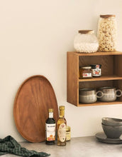 Laden Sie das Bild in den Galerie-Viewer, House Nordic Tablett aus Akazienholz, organische Form, 28 x 39 x 2,5 cm.

