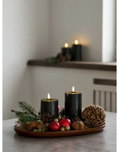 Laden Sie das Bild in den Galerie-Viewer, House Nordic Tablett aus Akazienholz, organische Form, 28 x 39 x 2,5 cm.
