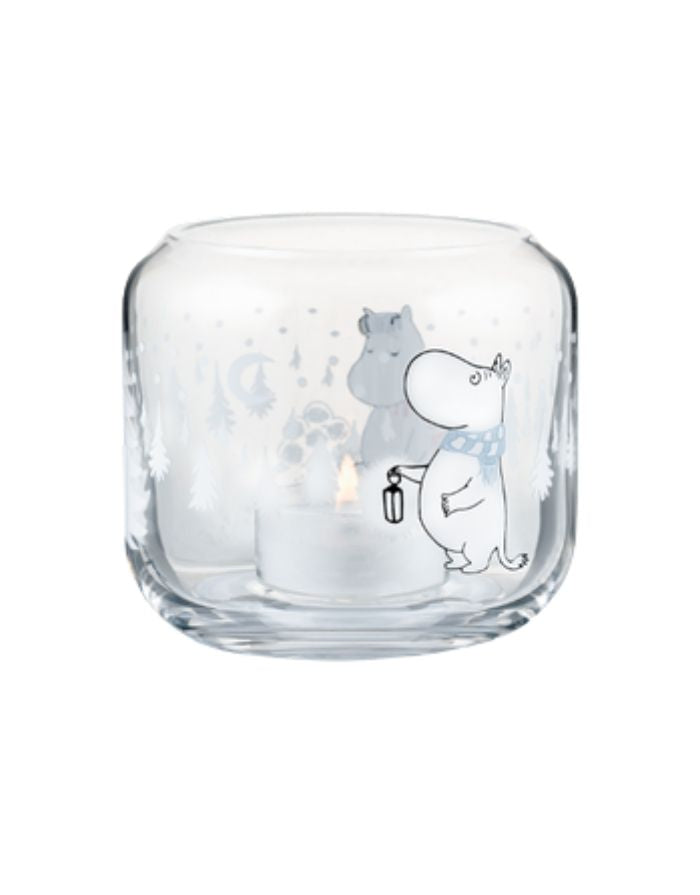  Moomin Teelichtglas Snowfall von Muurla mit winterlichem Moomin-Motiv, Ø 9 cm, Höhe 8 cm.