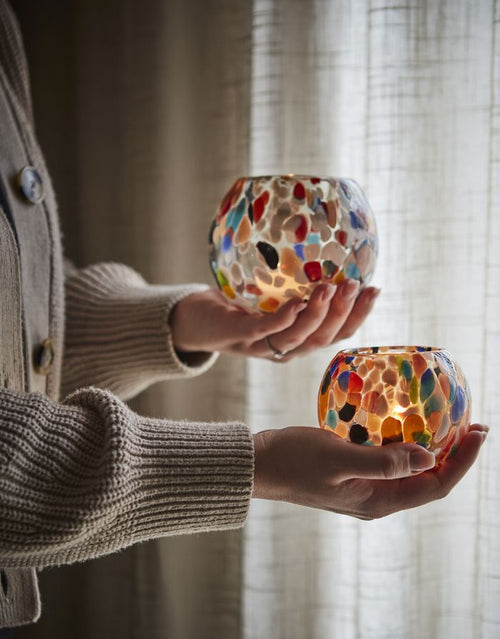  Mundgeblasener Teelichthalter Party von Affari of Sweden aus verschiedenfarbigem Glas mit individueller Farbgebung.
