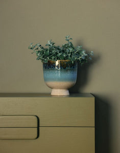 Eisblauer Übertopf Retro Lagoon von HKliving aus glasiertem Steinzeug mit reaktiver Glasur, 20,5×20,5×20 cm – Unikat für kleine bis mittelgroße Zimmerpflanzen.