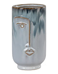 Vase Face Blue von House Nordic aus Porzellan in zwei Blautönen mit dekorativem Gesichtsdesign und handgefertigter Oberfläche als Freisteller von vorne 