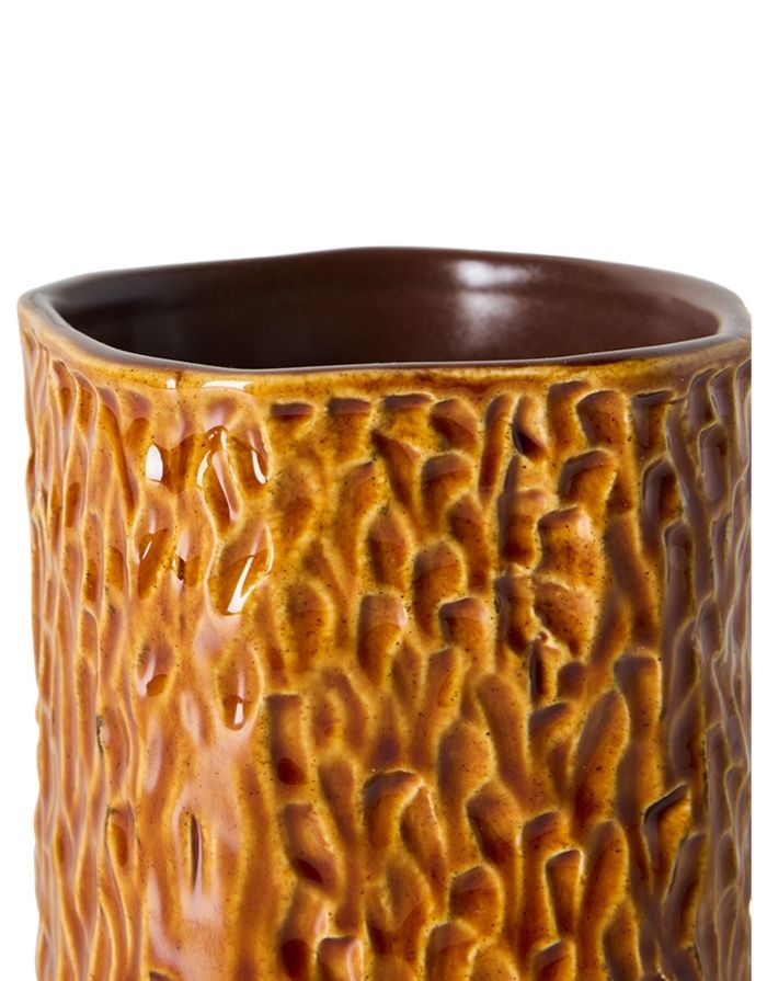  HKliving Vase Rugged aus Keramik mit strukturierter Reliefoberfläche und warmer karamellbrauner Glasur.