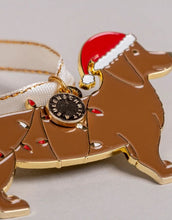 Laden Sie das Bild in den Galerie-Viewer, Baumschmuck Anhänger I Weihnachtsdackel
