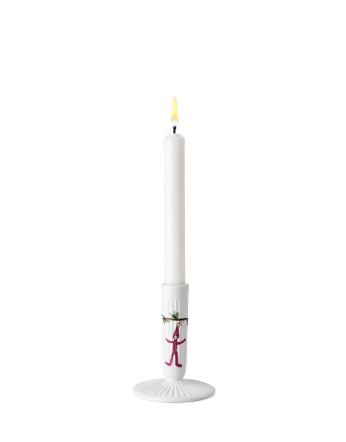 Hammershøi Christmas Kerzenständer H12 cm von Kähler aus Irdenware mit Hammershøi-Rillen und weihnachtlichen Motiven – dekorativer Akzent für Fensterbank, Tisch oder Sideboard.