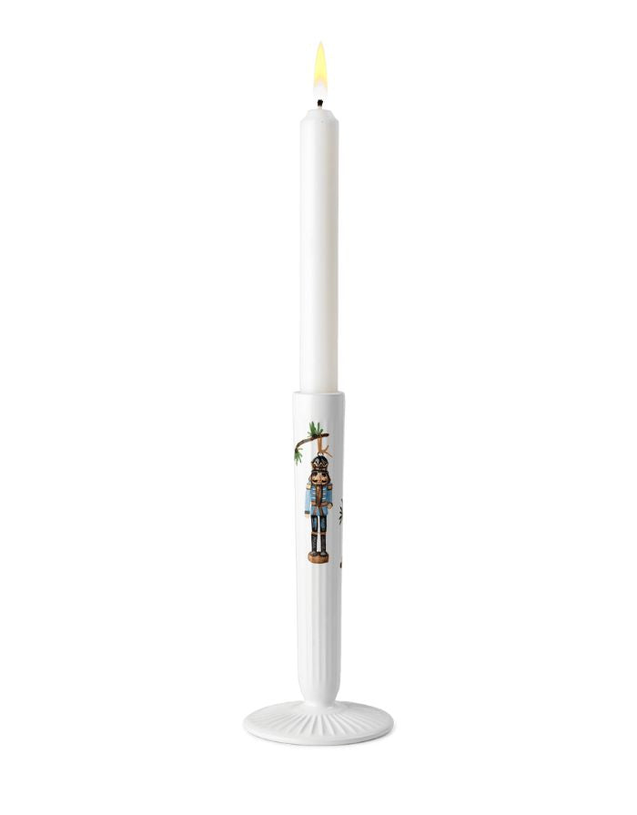 Hammershøi Christmas Kerzenständer H20 cm von Kähler aus Irdenware mit Hammershøi-Rillen und weihnachtlichen Motiven – eleganter Blickfang für Fensterbank, Tisch und Wohnraum.