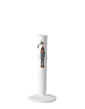 Laden Sie das Bild in den Galerie-Viewer, Hammershøi Christmas Kerzenständer H20 cm von Kähler aus Irdenware mit Hammershøi-Rillen und weihnachtlichen Motiven – eleganter Blickfang für Fensterbank, Tisch und Wohnraum.
