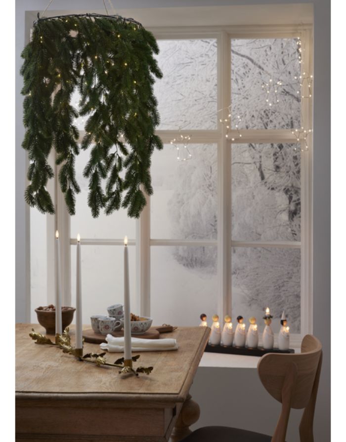 Lichterkette Angela von Star Trading mit silbernen Metallringen und warmweißen LEDs – elegante Weihnachts- und Ganzjahresdeko für Innenräume.