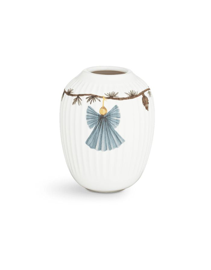 Hammershøi Christmas Vase H10,5 cm von Kähler aus Porzellan mit feinen Weihnachtsmotiven wie Engel, Sterne und Tannenzapfen – festliche Tisch- und Wohnaccessoire-Dekoration.