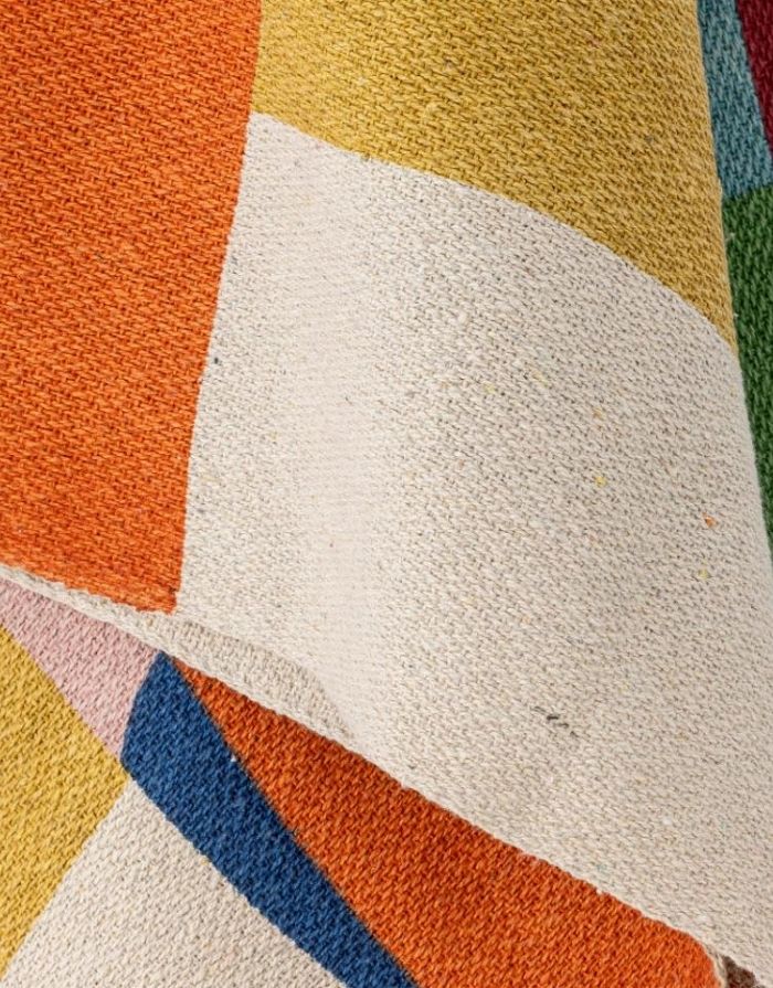 Bloomingville MINI Decke Colorine bunt gemustert mit Quasten aus recycelter Baumwolle.