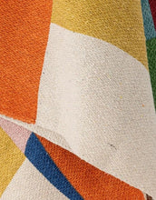 Laden Sie das Bild in den Galerie-Viewer, Bloomingville MINI Decke Colorine bunt gemustert mit Quasten aus recycelter Baumwolle.
