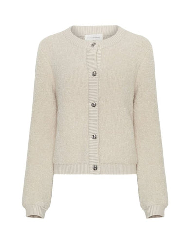 Nerida Knit Jacke von MSCH Copenhagen in Oatmeal – boxy Fit, Double-Knit, kontrastfarbene Knöpfe und Rippbündchen, weich und warm für stilvolle Layering-Looks.