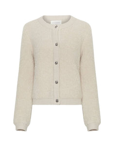 Nerida Knit Jacke von MSCH Copenhagen in Oatmeal – boxy Fit, Double-Knit, kontrastfarbene Knöpfe und Rippbündchen, weich und warm für stilvolle Layering-Looks.