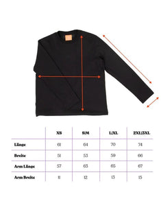 Schwarzes Langarmshirt von Popeia aus 100 % Bio-Baumwolle mit Relaxed Fit, breitem Kragen und Kindness-Spruch im Nacken.