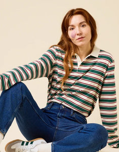 Gestreiftes Poloshirt von Popeia in Dunkelgrün und Bordeaux aus 100 % Bio-Baumwolle mit Relaxed Fit und geripptem Kragen