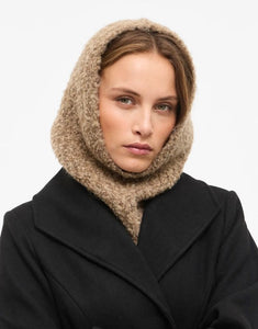 Balaclava Vijanix Boucle Knit in der Farbe Brown Lentil von VILA – warme, strukturierte Strick-Balaclava mit modernem Design und hohem Tragekomfort für kalte Wintertage