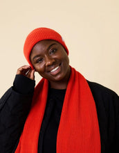 Laden Sie das Bild in den Galerie-Viewer, Beanie aus Merinowolle I Rot
