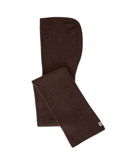Brauner Bondie Hope Kapuzenschal von MSCH Copenhagen aus weichem Woll- und Alpakamix mit gerippter Strickstruktur, integrierter Kapuze und langen Schalenden.