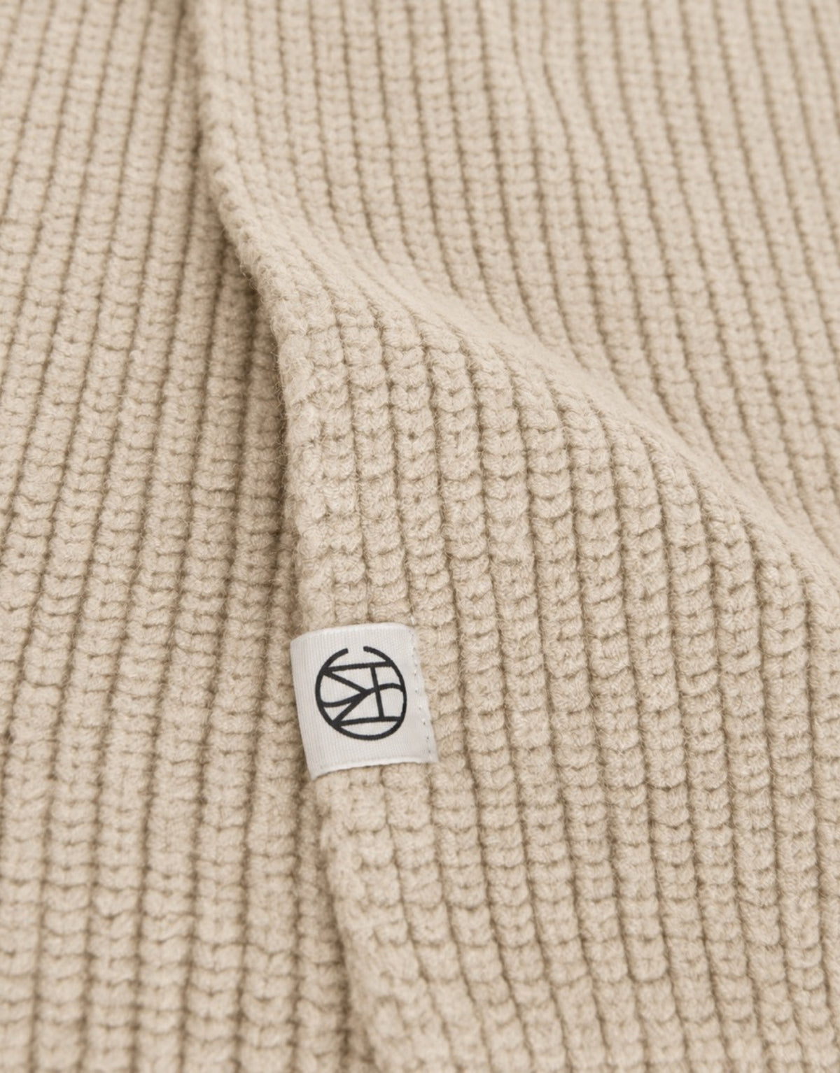 Schal Galine Rachelle Icon von MSCH Copenhagen in Beige mit Logo im Detail