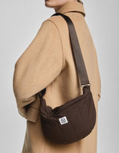 Laden Sie das Bild in den Galerie-Viewer, MSCH Copenhagen Sasja Bumbag in Slate Black Melange – funktionale Bauchtasche
