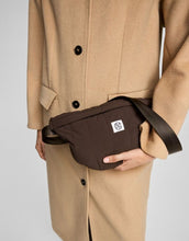 Laden Sie das Bild in den Galerie-Viewer, MSCH Copenhagen Sasja Bumbag in Slate Black Melange – funktionale Bauchtasche
