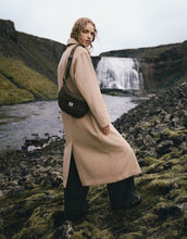Laden Sie das Bild in den Galerie-Viewer, MSCH Copenhagen Sasja Bumbag in Slate Black Melange – funktionale Bauchtasche
