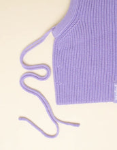 Laden Sie das Bild in den Galerie-Viewer, Lila Balaclava aus 100 % Merinowolle von Popeia – nachhaltiges Winter-Accessoire, warm, weich und stilvoll
