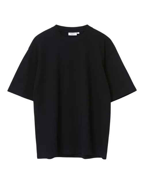 Schwarzes Oversize T-Shirt von Gina Tricot mit langer Passform, kurzen Ärmeln und Rundhalsausschnitt.
