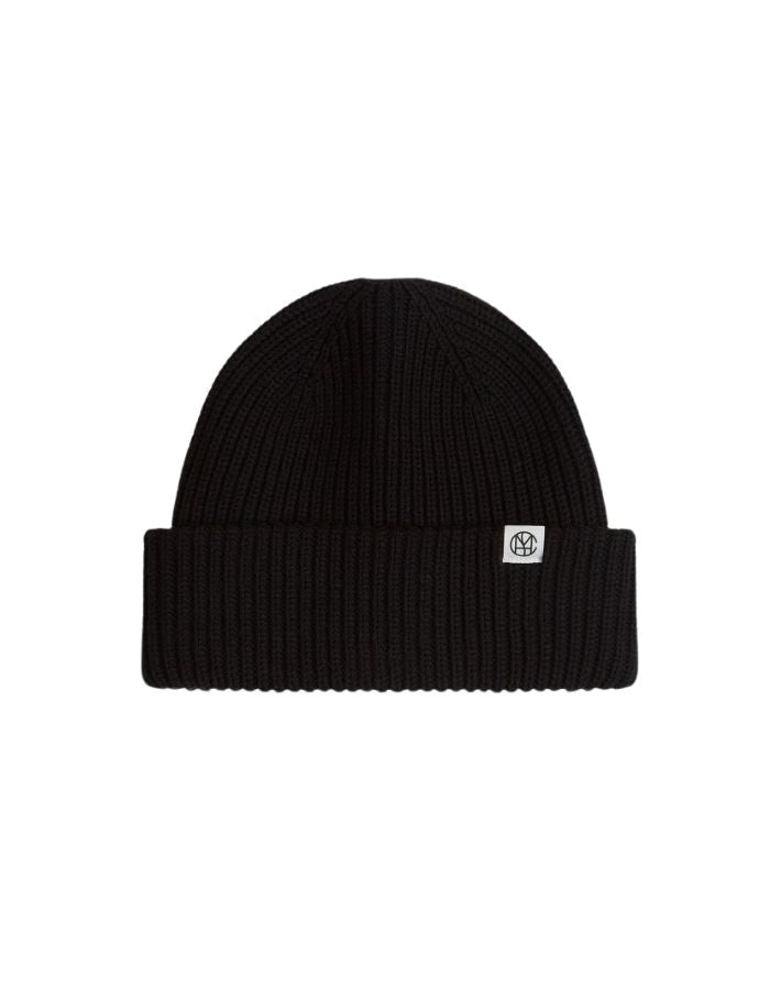 MSCH Copenhagen Beanie Galine Rachelle Icon in Black – schwarze Rippstrickmütze mit Umschlag und kleinem MSCH-Logo.