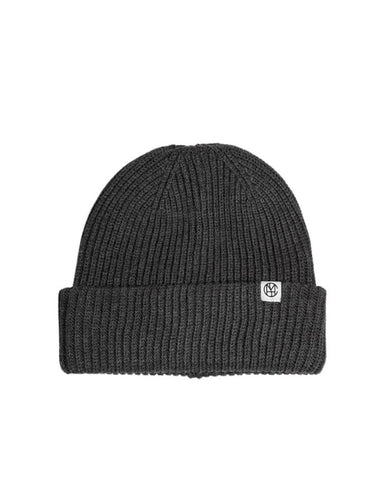 MSCH Copenhagen Beanie Galine Rachelle Icon in Dark Gray Melange – dunkelgraue Rippstrickmütze mit Umschlag und kleinem MSCH-Logo.
