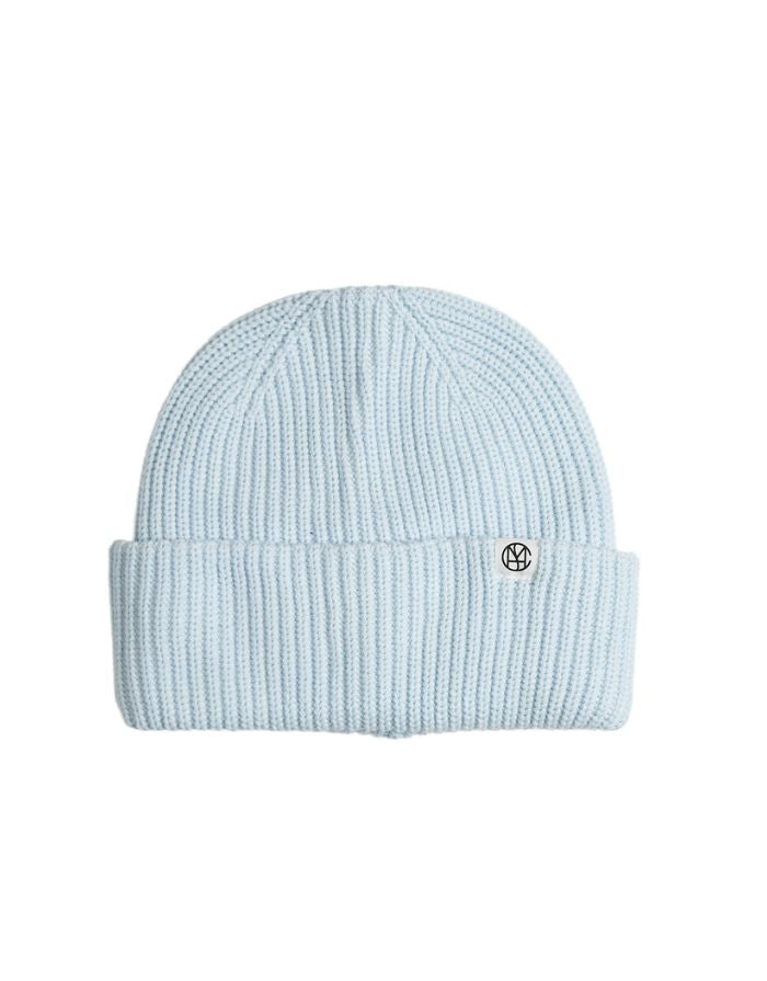 MSCH Copenhagen Beanie Galine Rachelle Icon in Ice Water – hellblaue Rippstrickmütze mit Umschlag und kleinem MSCH-Logo.