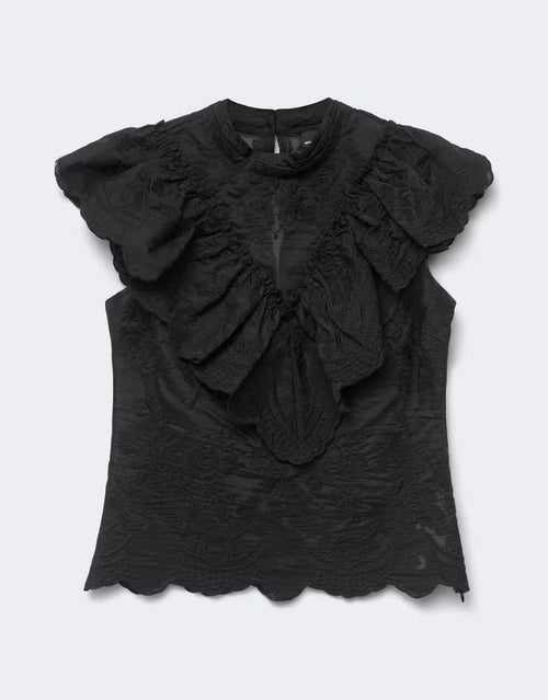 Schwarze ärmellose Frill Bluse von Gina Tricot mit hohem Kragen, Rüschen, Stickereien und figurbetonter Passform als Freisteller von vorne