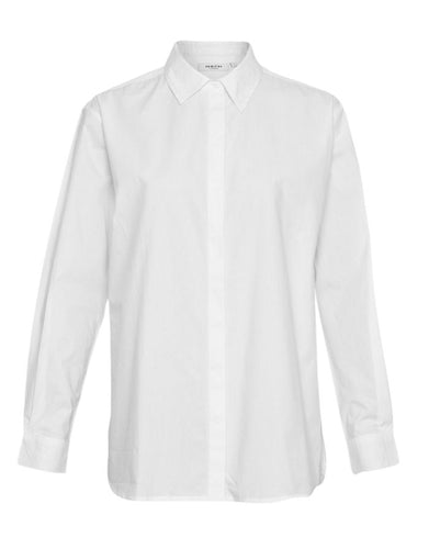 Olisa Bluse in Bright White von MSCH Copenhagen – locker geschnittenes, klassisches Hemd aus 100 % Bio-Baumwolle mit Kragen, Knopfleiste und Manschetten. Ein zeitloses Basic, das Eleganz und Lässigkeit perfekt vereint.