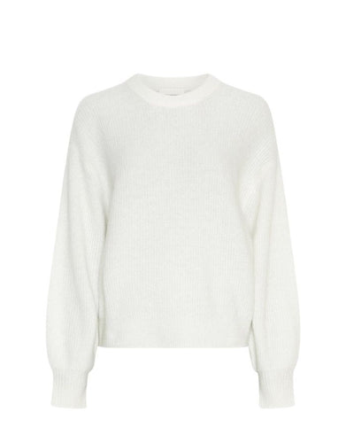 Gustel Hope Pullover in der Farbe Egret von MSCH Copenhagen – lockerer Strickpullover mit Ballonärmeln und überschnittenen Schultern. Hergestellt aus einem weichen, wärmenden Mix aus recyceltem Polyamid, Wolle und Alpaka. Perfekt für entspannte, stilvolle Looks an kühlen Tagen.