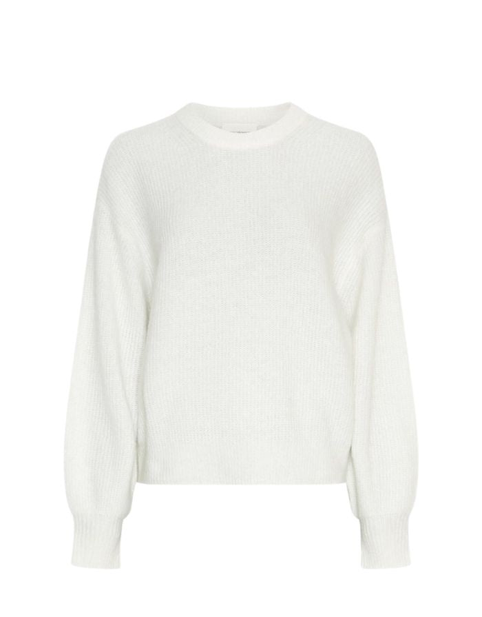 Gustel Hope Pullover in der Farbe Egret von MSCH Copenhagen – lockerer Strickpullover mit Ballonärmeln und überschnittenen Schultern. Hergestellt aus einem weichen, wärmenden Mix aus recyceltem Polyamid, Wolle und Alpaka. Perfekt für entspannte, stilvolle Looks an kühlen Tagen.